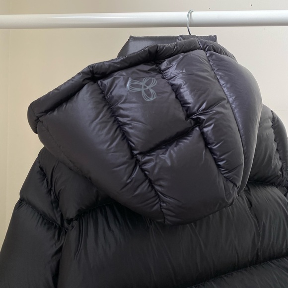 SOLD Aritzia Tna Super Puff Mid in Mid Gloss Black - Picture 7 of 7